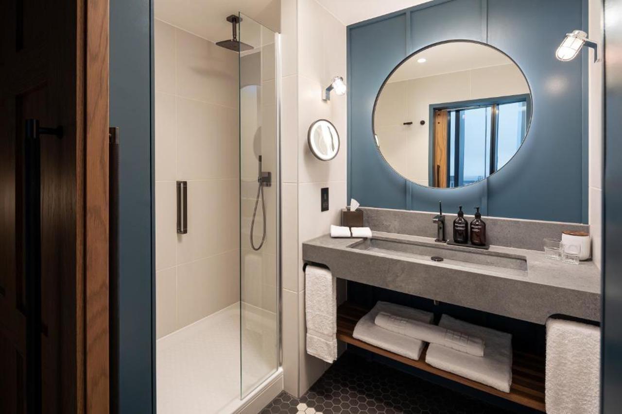 The Gantry London Curio Collection By Hilton Hotell Eksteriør bilde