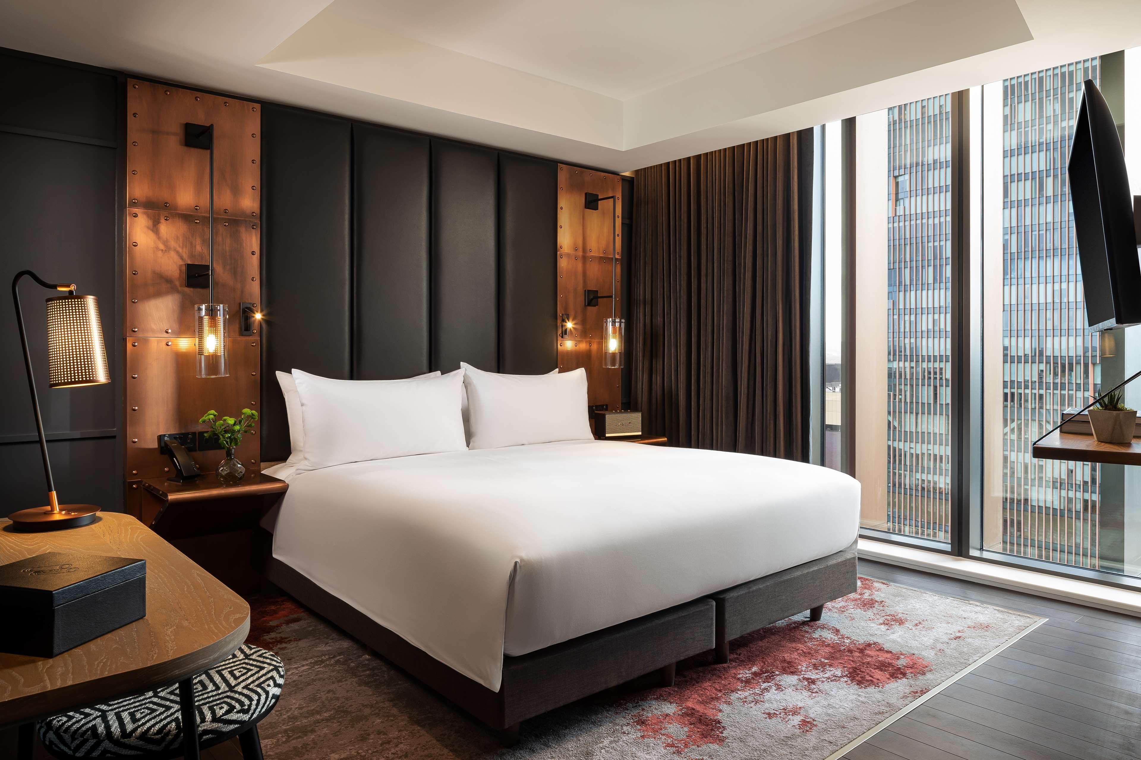 The Gantry London Curio Collection By Hilton Hotell Eksteriør bilde