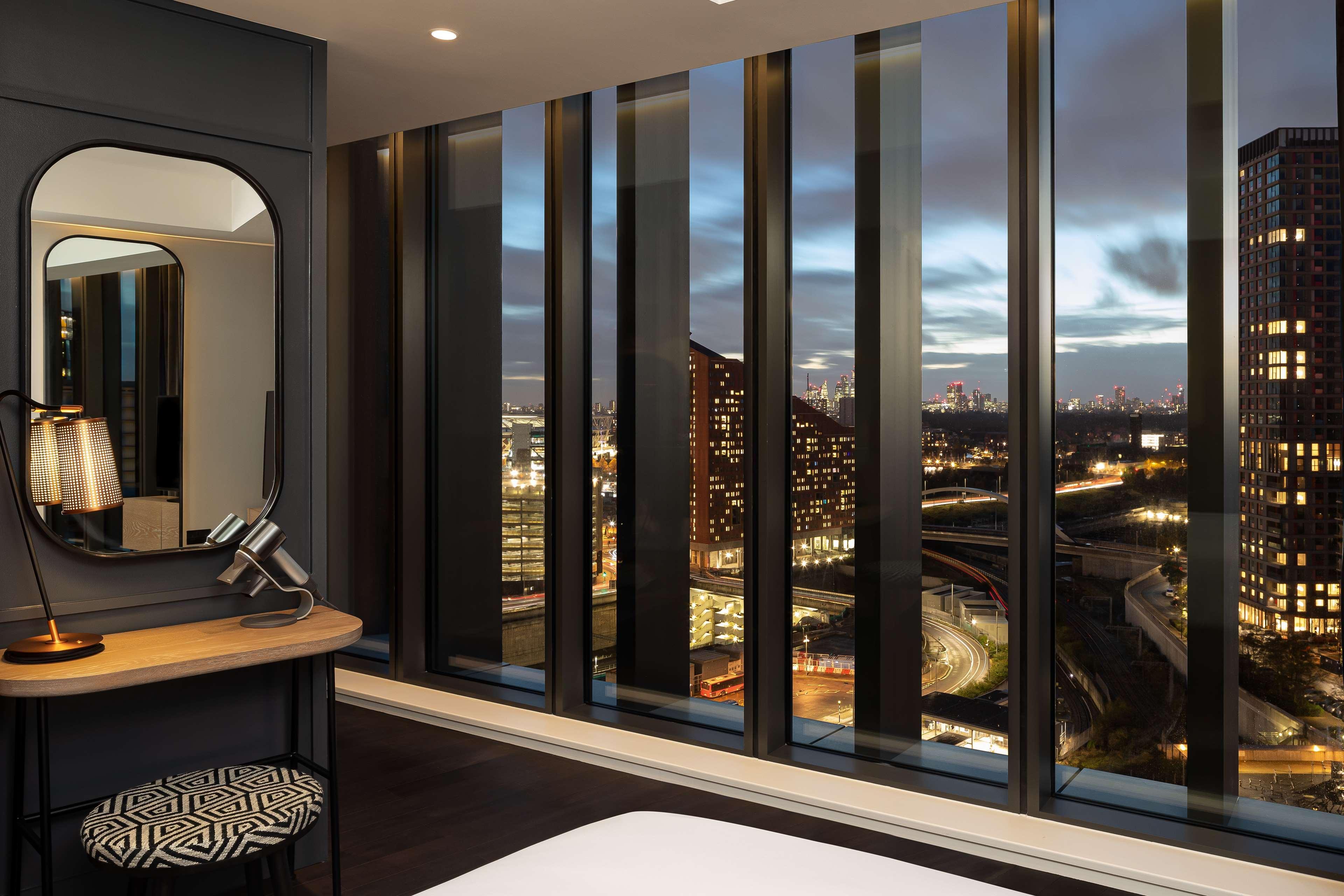 The Gantry London Curio Collection By Hilton Hotell Eksteriør bilde
