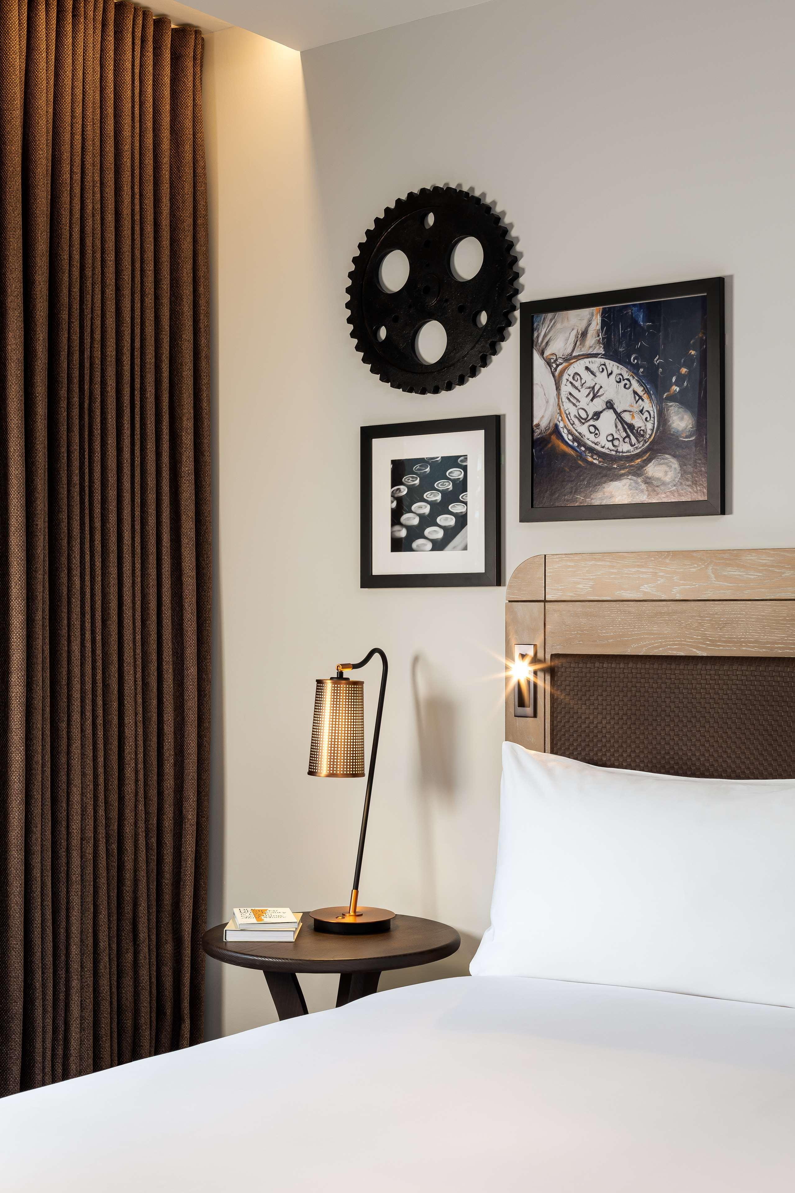 The Gantry London Curio Collection By Hilton Hotell Eksteriør bilde
